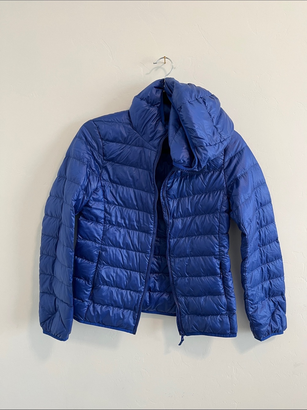 Uniqlo Super Lightweight Vibrant Blue Quilted Puffer Jacket - Medium